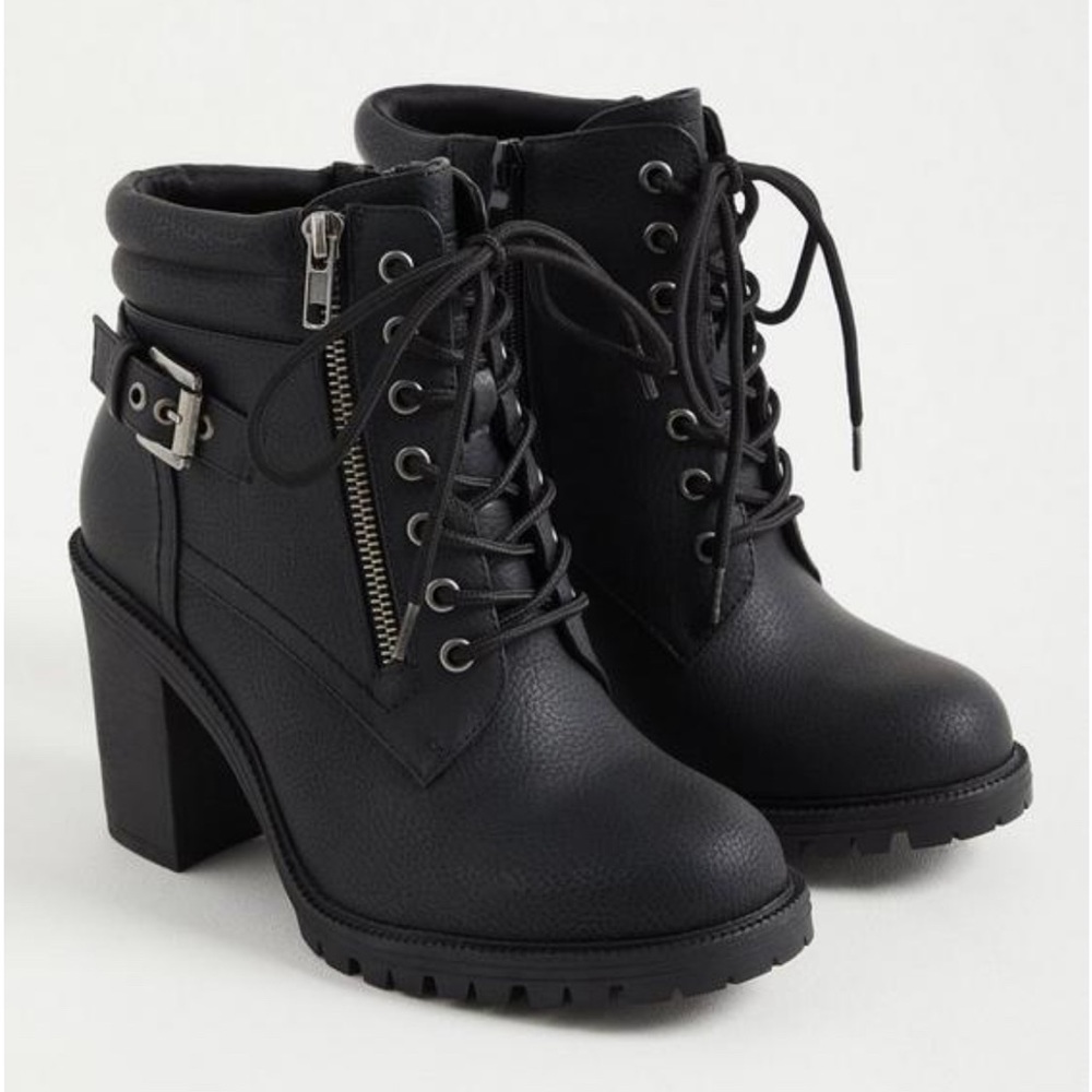 ✨ Gently Used ✨ Faux Leather Lace-Up Hiker